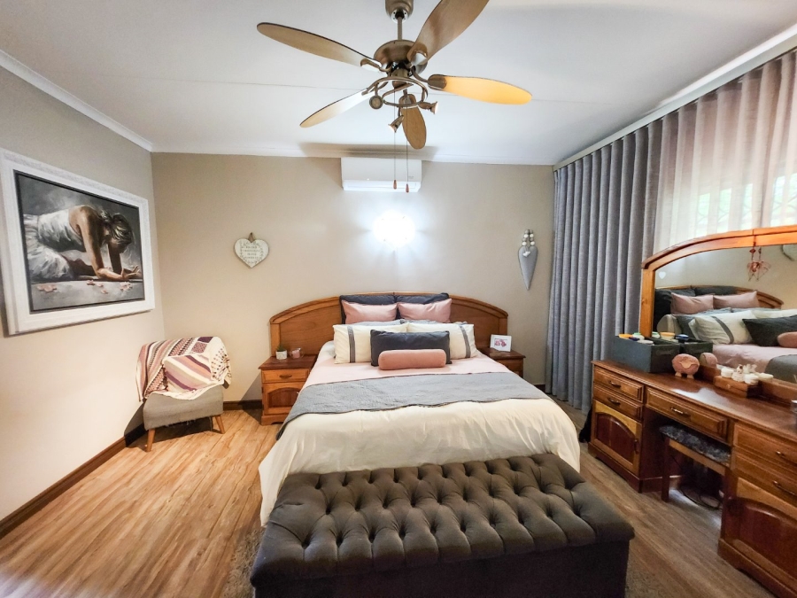 4 Bedroom Property for Sale in Wilkoppies North West